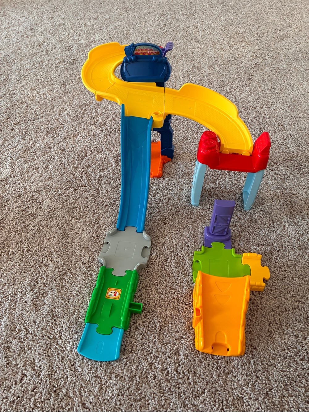 VTech monster truck ralley Slide and Track Playset - Colorful Stacking Tracks